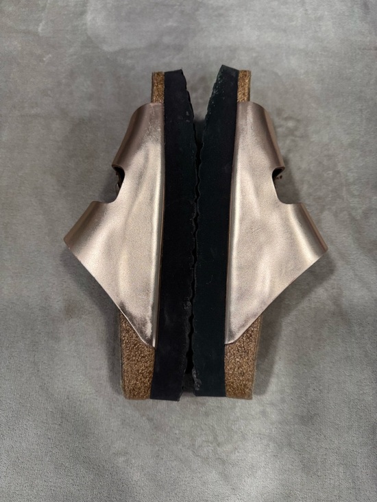 Birkenstock Arizona Metallic Rose Gold Slide Sandals - Picture 8 of 10
